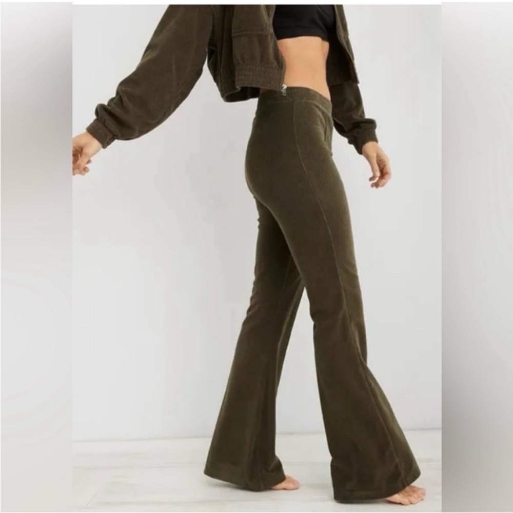 Aerie Groove On Velour Soft Ribbed Flare Olive Green Pants Small.